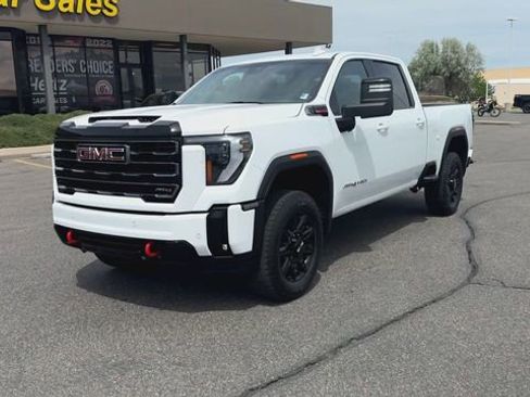 Used 2025 GMC Sierra 2500 AT4 AWD/4WD image 4