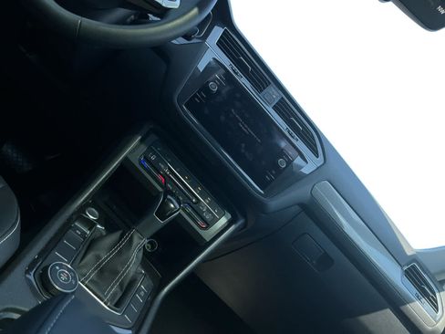 Used 2023 Volkswagen Tiguan SE w/ Panoramic Sunroof Package AWD/4WD image 11