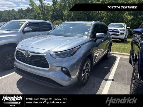 Used 2022 Toyota Highlander XLE FWD image 1