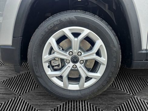 Certified 2025 Jeep Compass Latitude image 14