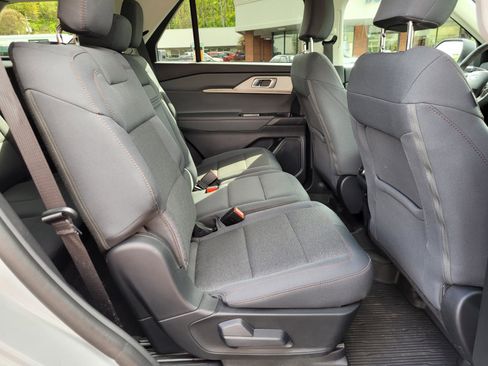 Used 2025 Ford Explorer Active image 18