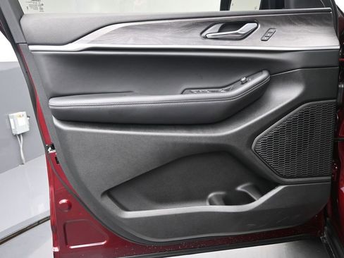 New 2025 Jeep Grand Cherokee Limited w/ Luxury Tech Group II image 12