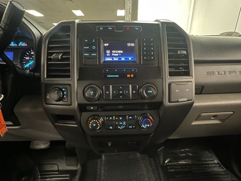 Used 2017 Ford F250 XL w/ Power Equipment Group image 19