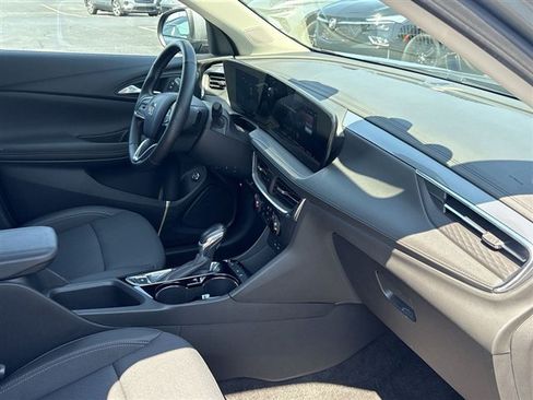 Certified 2024 Buick Encore GX Preferred w/ Comfort Package FWD image 27