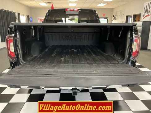 Used 2018 GMC Sierra 1500 SLT AWD/4WD image 30