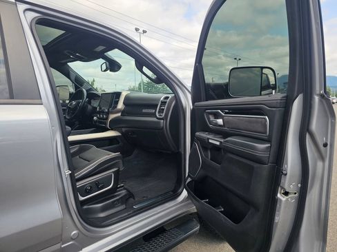Used 2019 RAM 1500 Laramie w/ Sport Appearance Package AWD/4WD image 13