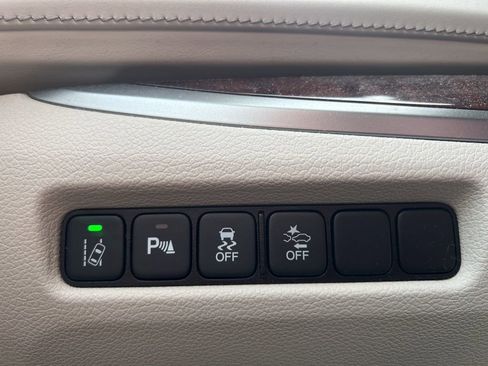 Used 2016 Acura RLX Sport Hybrid w/ Advance Pkg image 37