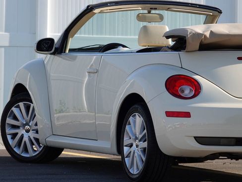 Used 2008 Volkswagen Beetle SE FWD image 16