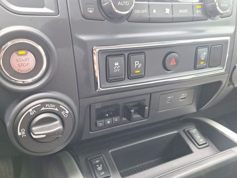 Used 2024 Nissan Titan SV w/ SV Convenience Package AWD/4WD image 33