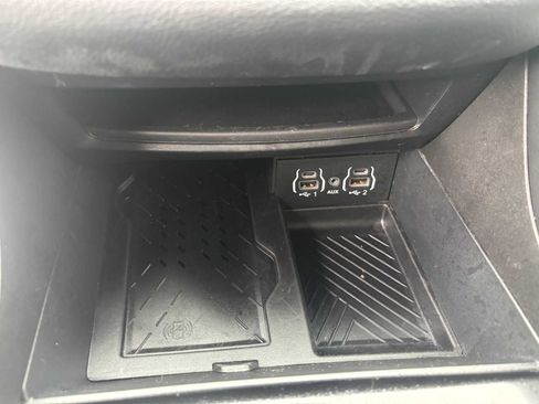 Used 2025 Chrysler Pacifica Limited FWD image 28