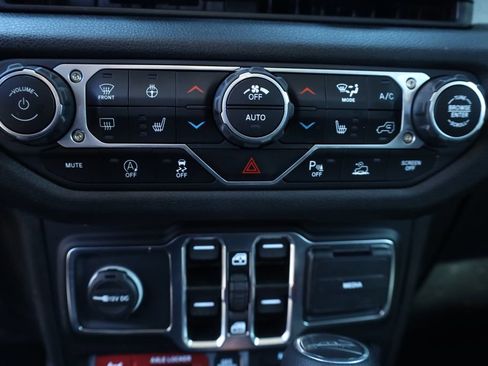 Used 2025 Jeep Gladiator Sport AWD/4WD image 9