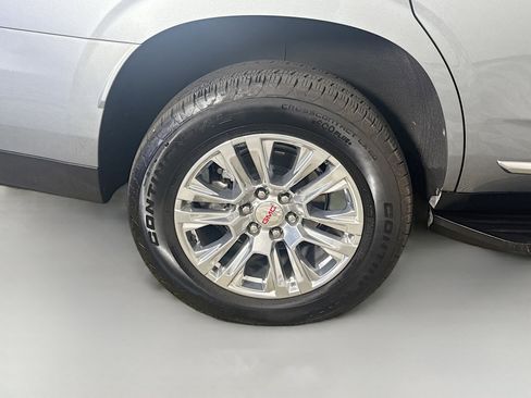 Used 2025 GMC Yukon Denali RWD image 33