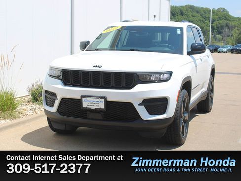 Used 2023 Jeep Grand Cherokee Altitude AWD/4WD image 23