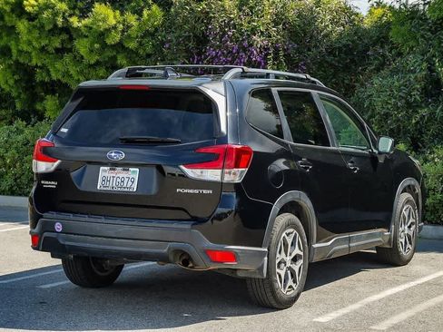 Used 2019 Subaru Forester Premium w/ All-Weather Package image 4