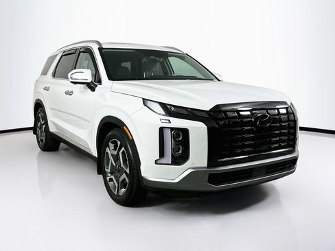 Used 2023 Hyundai Palisade Limited FWD image 2