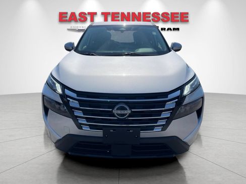 Used 2024 Nissan Rogue SV AWD/4WD image 9