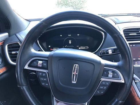 Used 2019 Lincoln Nautilus Reserve image 25