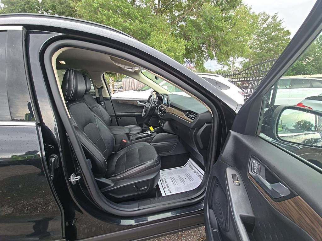 Used 2020 Ford Escape Titanium AWD/4WD image 19