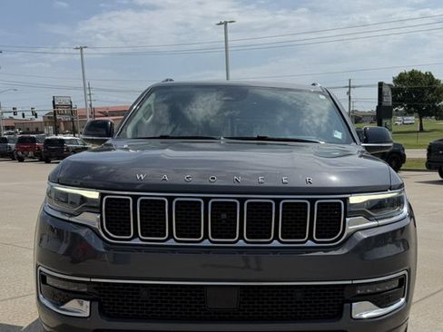 Used 2023 Jeep Wagoneer Series III w/ Premium Group I AWD/4WD image 3
