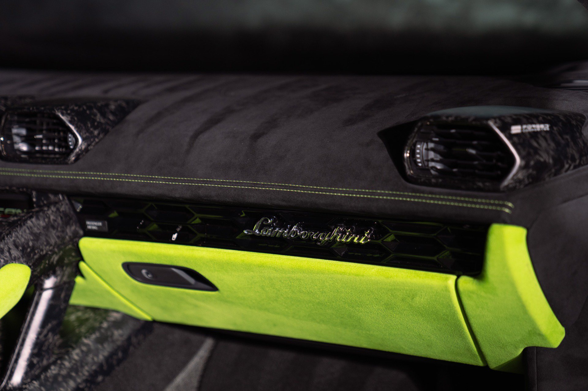 Used 2018 Lamborghini Huracan Performante AWD/4WD image 49