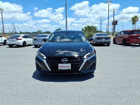 Used 2025 Nissan Altima 2.5 SV w/ SV Special Edition Package FWD image 3