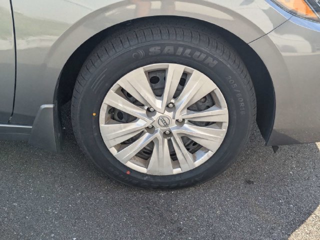 Used 2025 Nissan Sentra S FWD image 11