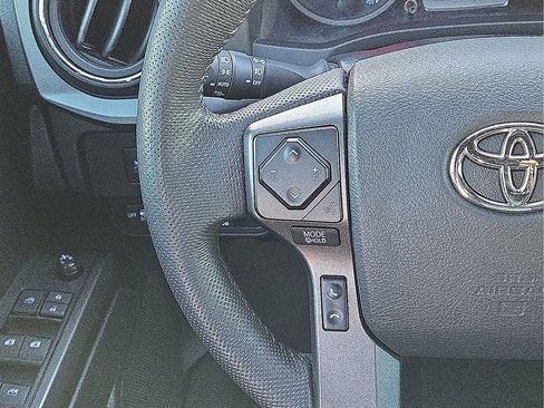 Used 2023 Toyota Tacoma TRD Off-Road image 17