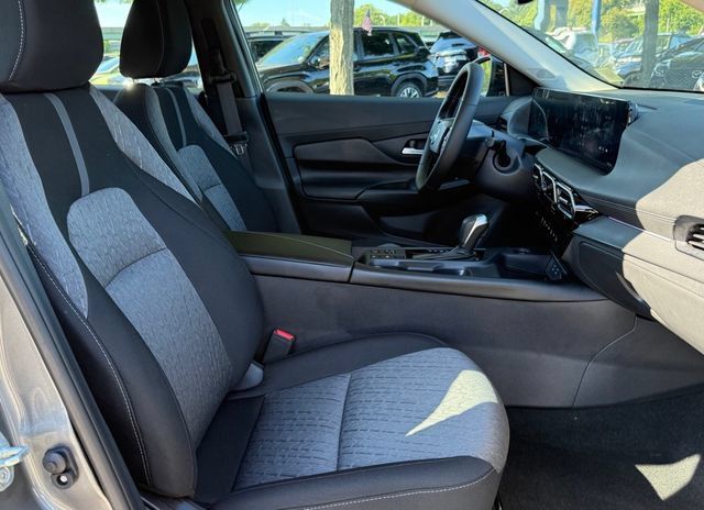 Used 2026 Nissan Sentra SV w/ SV Convenience Package FWD image 26