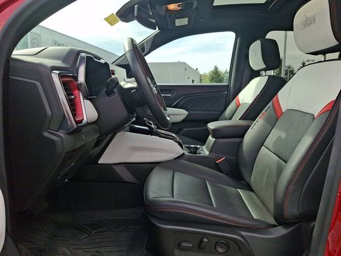 Used 2024 GMC Canyon AT4X w/ AT4X AEV Edition image 13