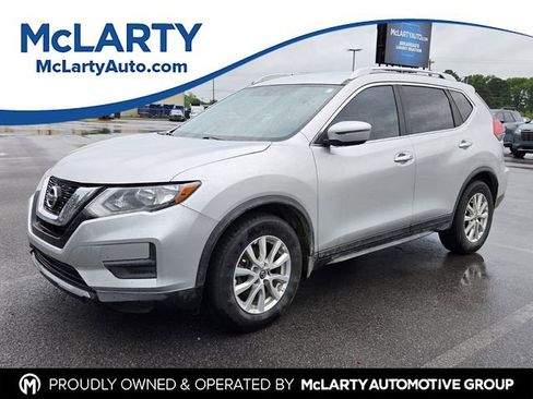 Used 2017 Nissan Rogue SV FWD image 1