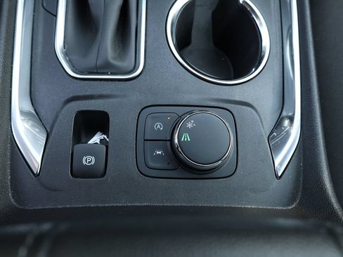 Used 2023 Chevrolet Traverse LT FWD image 25