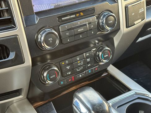 Used 2019 Ford F150 Lariat RWD image 20