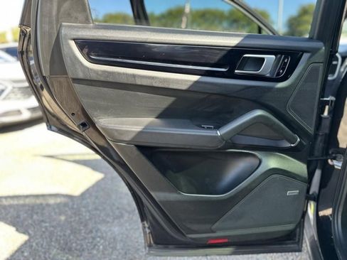 Used 2020 Porsche Cayenne image 13