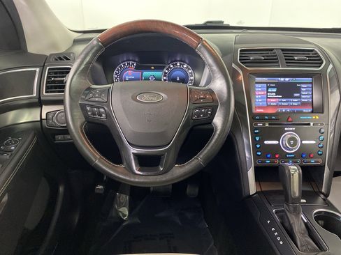 Used 2016 Ford Explorer Platinum image 22