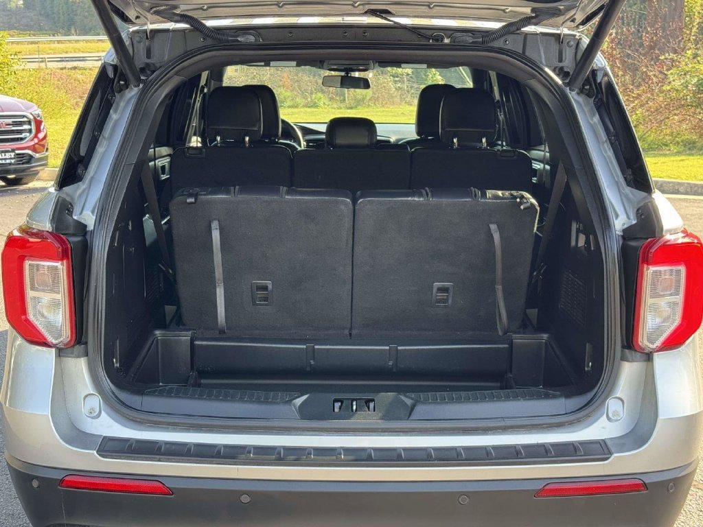 Used 2020 Ford Explorer XLT w/ Equipment Group 202A AWD/4WD image 17