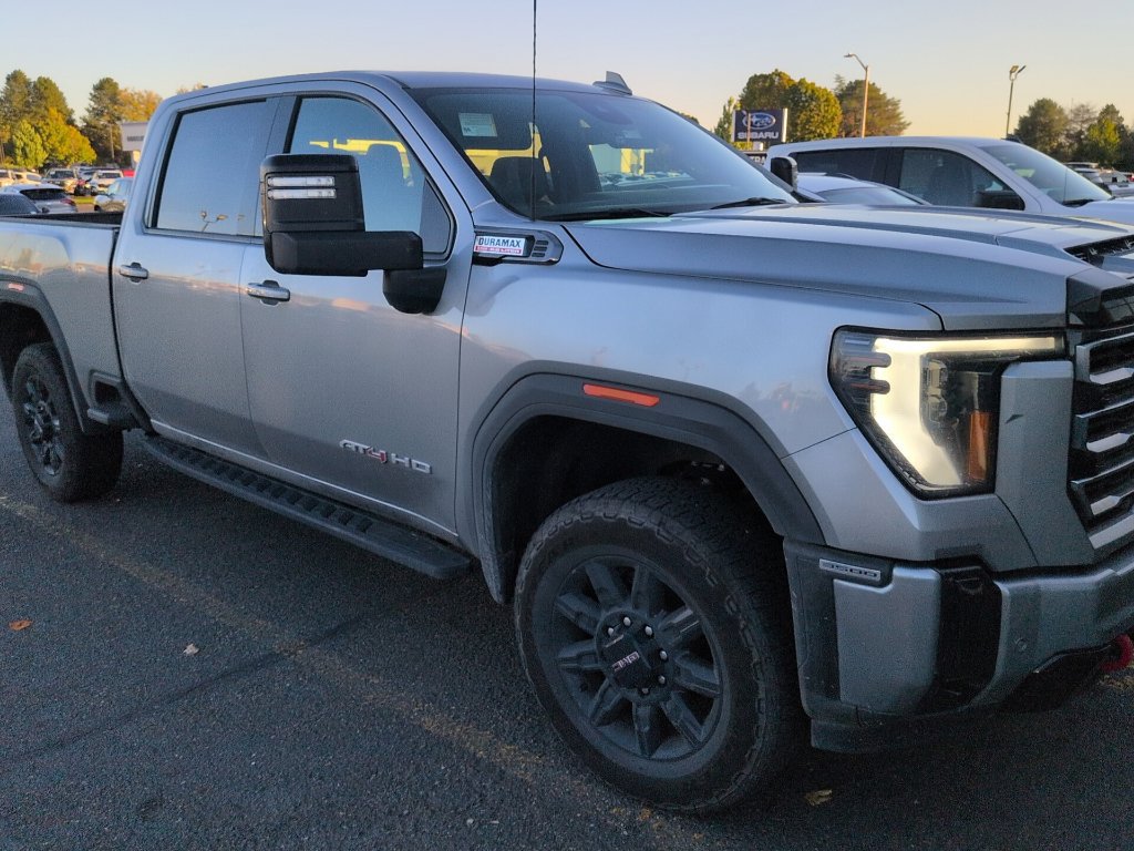Used 2025 GMC Sierra 3500 AT4 w/ AT4 Premium Plus Package AWD/4WD image 2