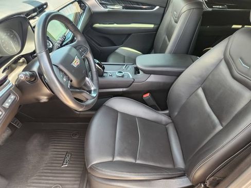 Used 2023 Cadillac XT6 Premium Luxury w/ Technology Package FWD image 13