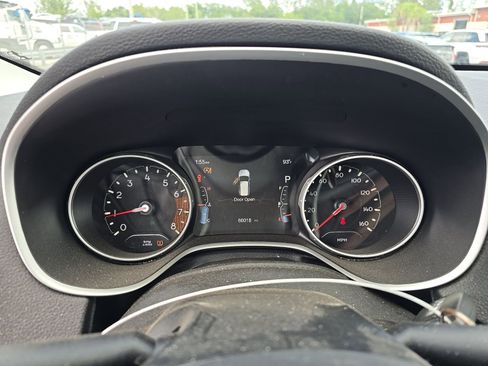 Used 2019 Jeep Compass Limited AWD/4WD image 2
