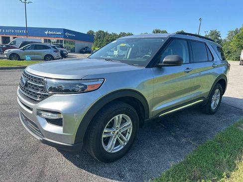Used 2024 Ford Explorer XLT w/ Equipment Group 202A AWD/4WD image 2