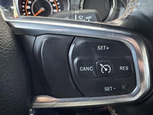 Used 2021 Jeep Gladiator Overland image 16