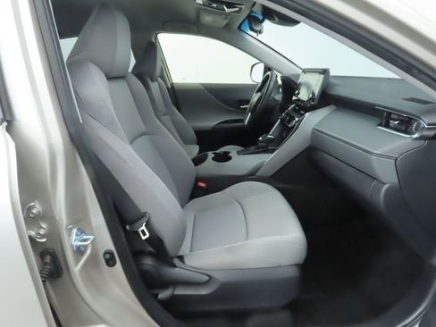 Used 2021 Toyota Venza LE image 20