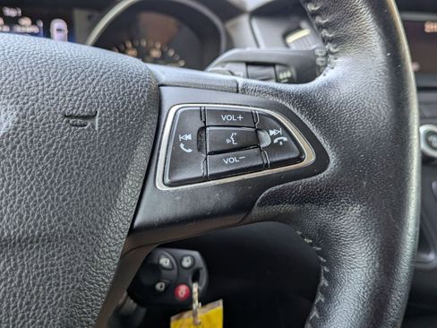 Used 2016 Ford Focus SE w/ SE Sport Package FWD image 14
