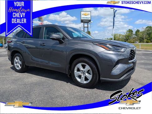 Used 2023 Toyota Highlander L FWD image 1