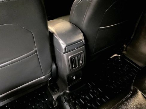 Used 2018 Jeep Compass Latitude AWD/4WD image 29