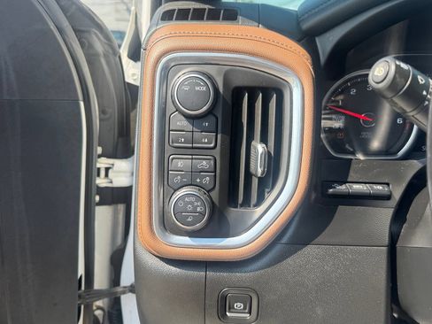 Used 2020 Chevrolet Silverado 1500 High Country w/ Technology Package AWD/4WD image 19