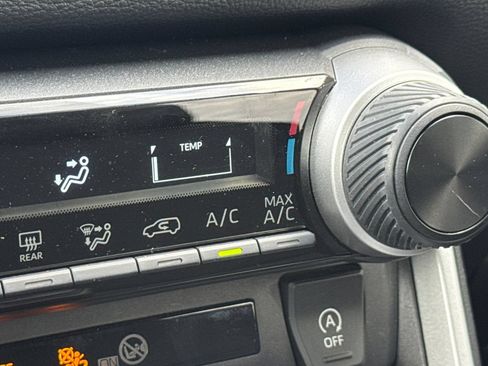 Certified 2025 Toyota RAV4 LE FWD image 31