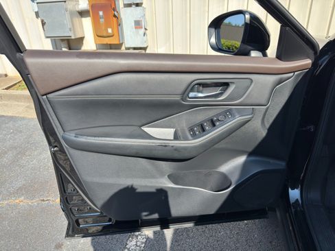 Used 2023 Nissan Rogue SV w/ SV Premium B Package AWD/4WD image 39