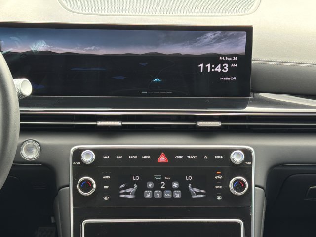 Used 2025 Genesis GV80 2.5T Standard AWD/4WD image 16