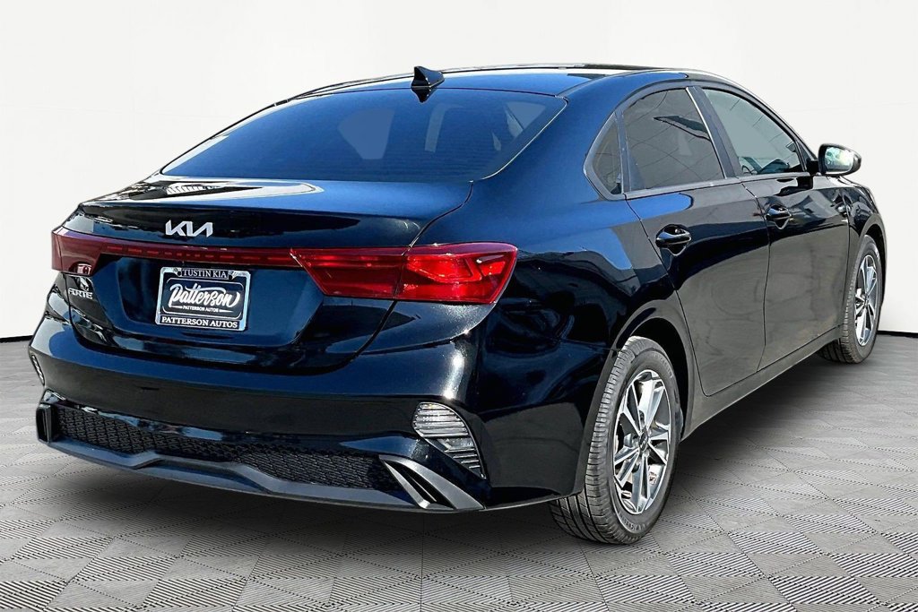 Used 2023 Kia Forte LXS FWD image 3
