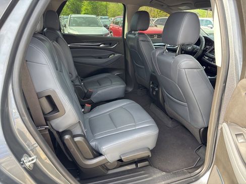 Used 2020 Buick Enclave Essence image 12